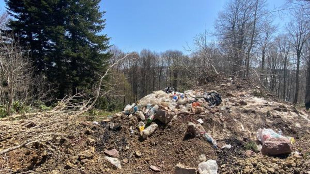 Karlar eridi, tatilcilerin bıraktığı manzara ortaya çıktı: Çöptepe