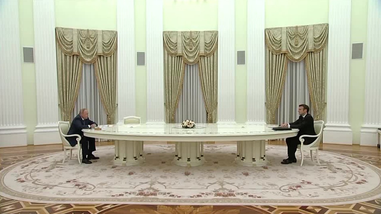 Putin ve Macron arasında iki saatlik telefon görüşmesi