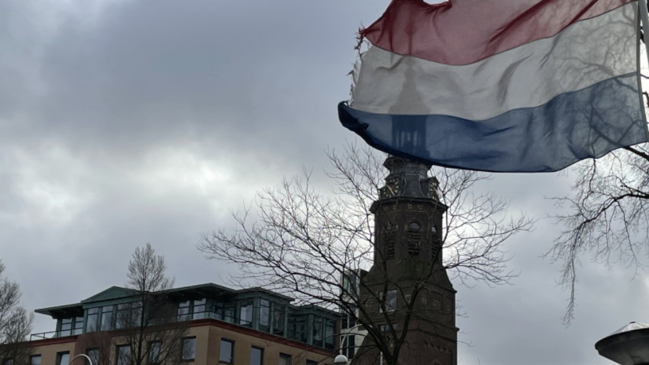 Hollanda hükümeti, İslamcı ve aşırı sağcı partileri takip ediyormuş