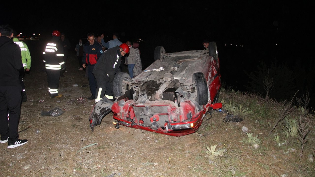 Manisa'da otomobil şarampole devrildi: 1 ölü, 7 yaralı