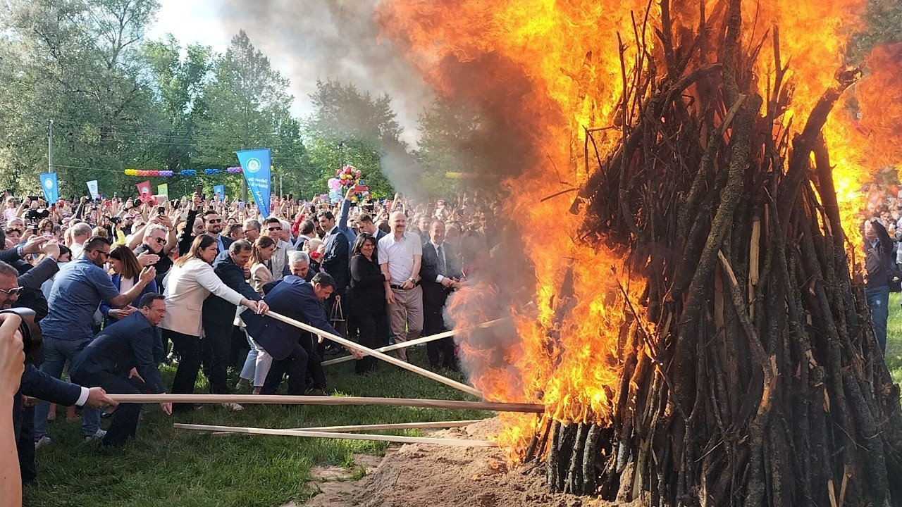 Edirne'de Hıdırellez coşkusu: Kakava ateşi yandı