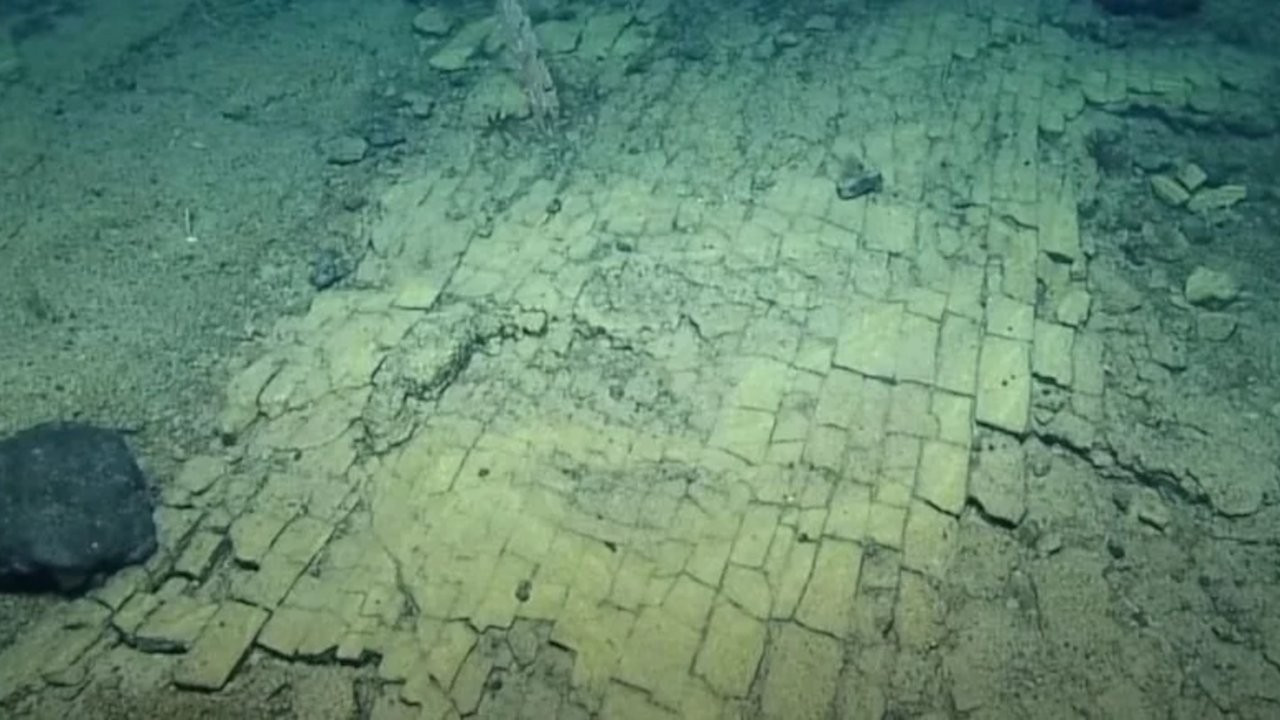 Okyanus tabanında 'sarı tuğlalı' bir yol keşfedildi