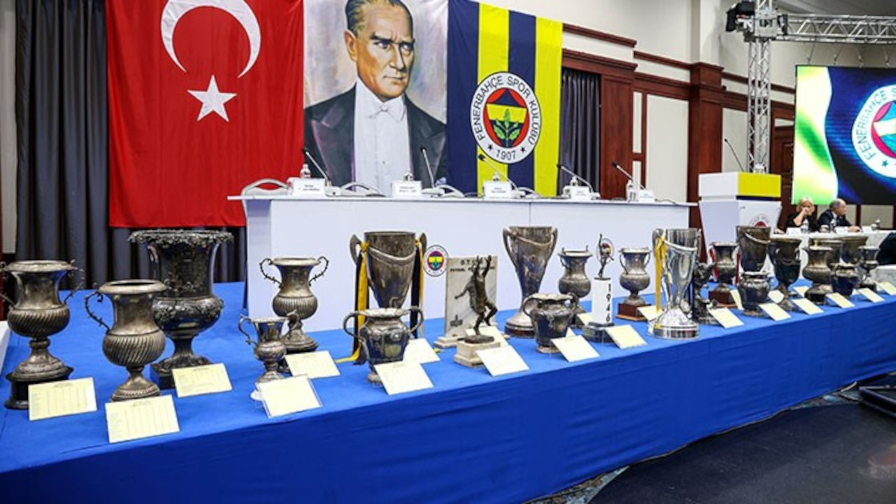Fenerbahçe, 28 şampiyonluk kupasını sergiledi