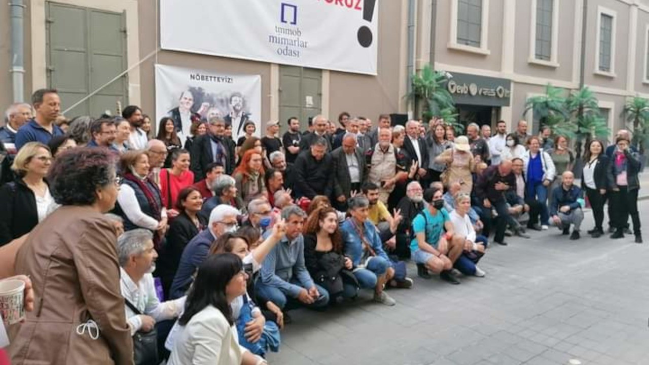 İzmir'de 'Adalet Nöbeti' devam ediyor