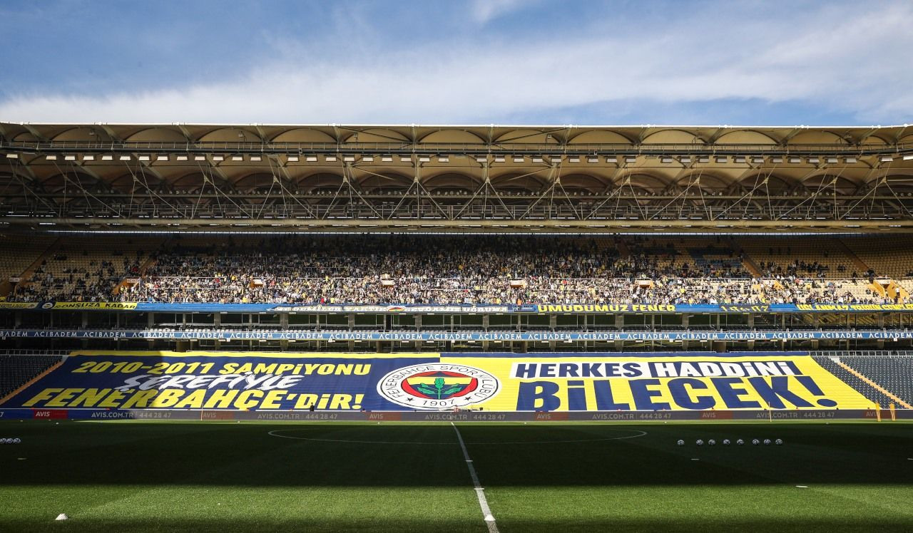 Fenerbahçe, derbi öncesi son antrenmanını 20 bin taraftarıyla yaptı - Sayfa 1