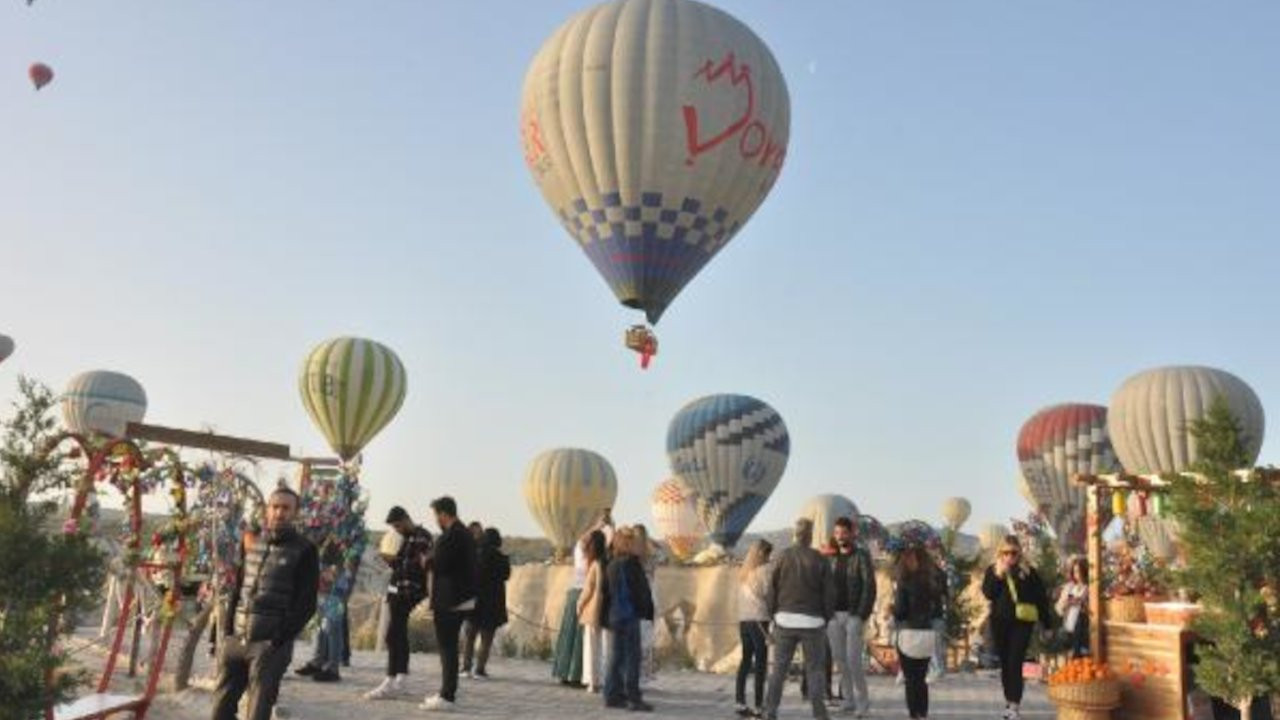 Kapadokya'da balon 'milli' uçuşlar euroyla: Fotoğraf çekimi 10 lira