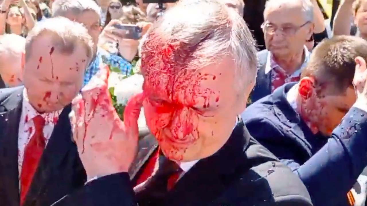 Polonya'da Rusya büyükelçisine boyalı saldırı