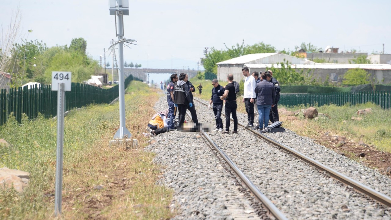 Diyarbakır'da ray üzerinde başı gövdesinden ayrılmış erkek cesedi bulundu