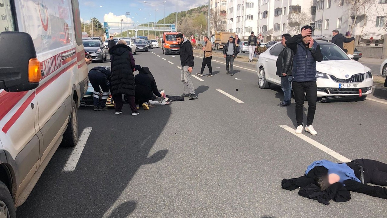 Erzurum'da otomobil çarpan iki üniversite öğrencisi vefat etti