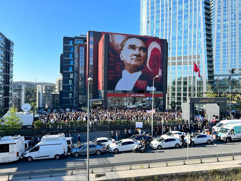 CHP İstanbul İl Başkanlığı önünde protesto - Sayfa 1