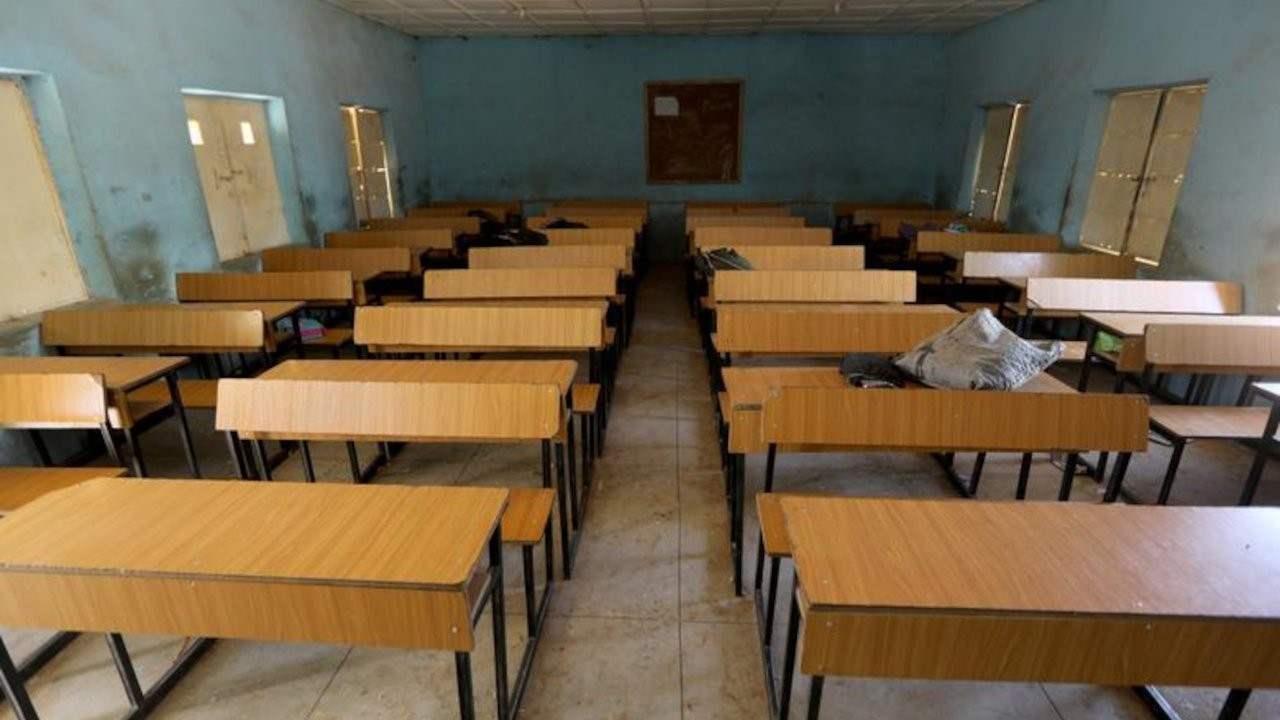 Kriz öğrencileri vurdu: Okulda tost alacak para, evde yatacak oda yok