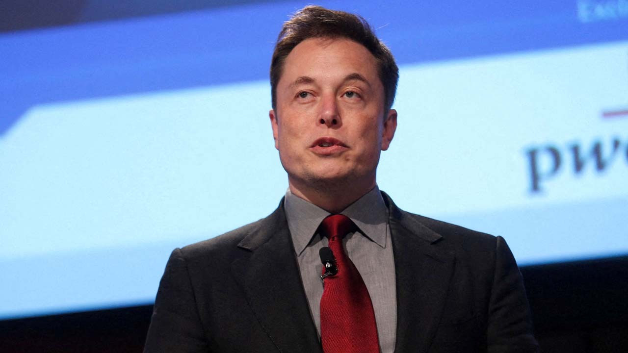 Elon Musk-Twitter kavgası: Şirket CEO'suna 'dışkı' emojisi yolladı