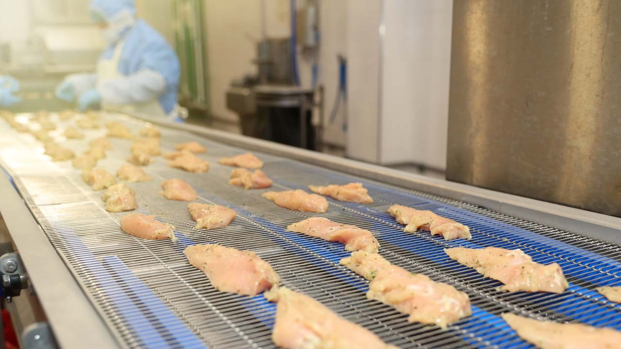 İngiltere'de onlarca tavuklu gıda salmonella şüphesiyle toplatılıyor