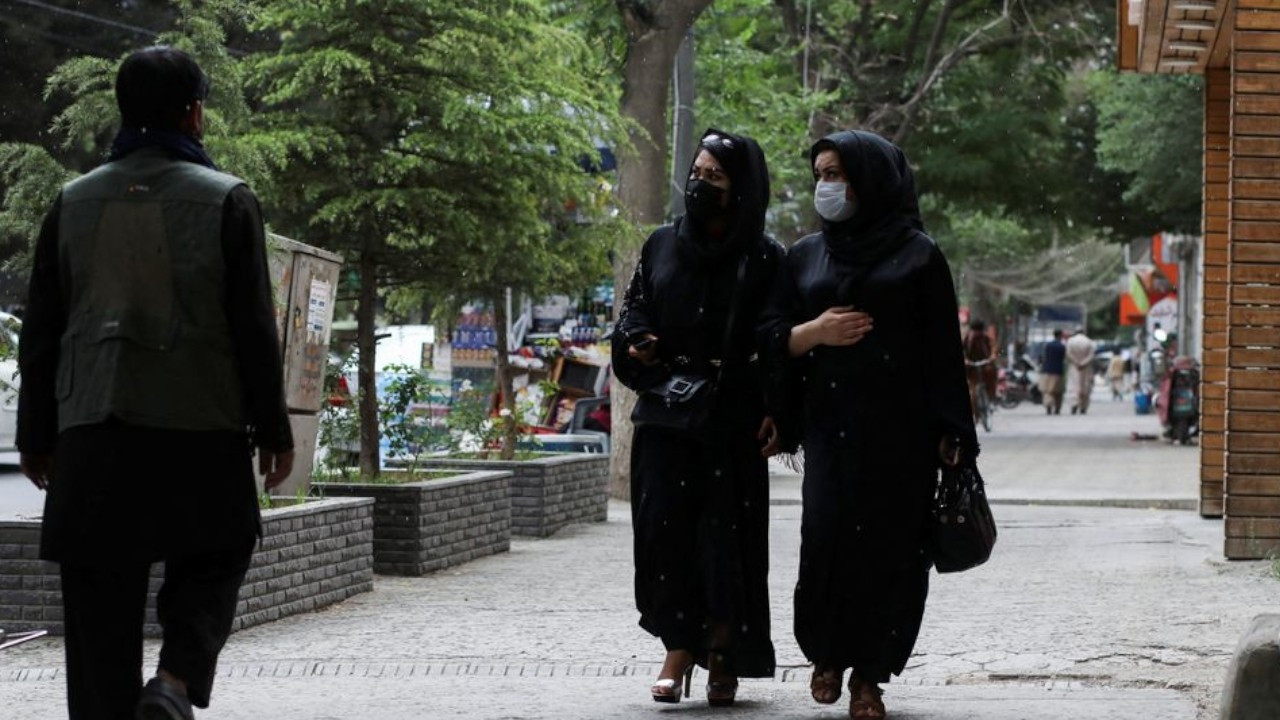 Taliban'dan kadın memurlara: Yerinize geçecek erkek akraba önerin