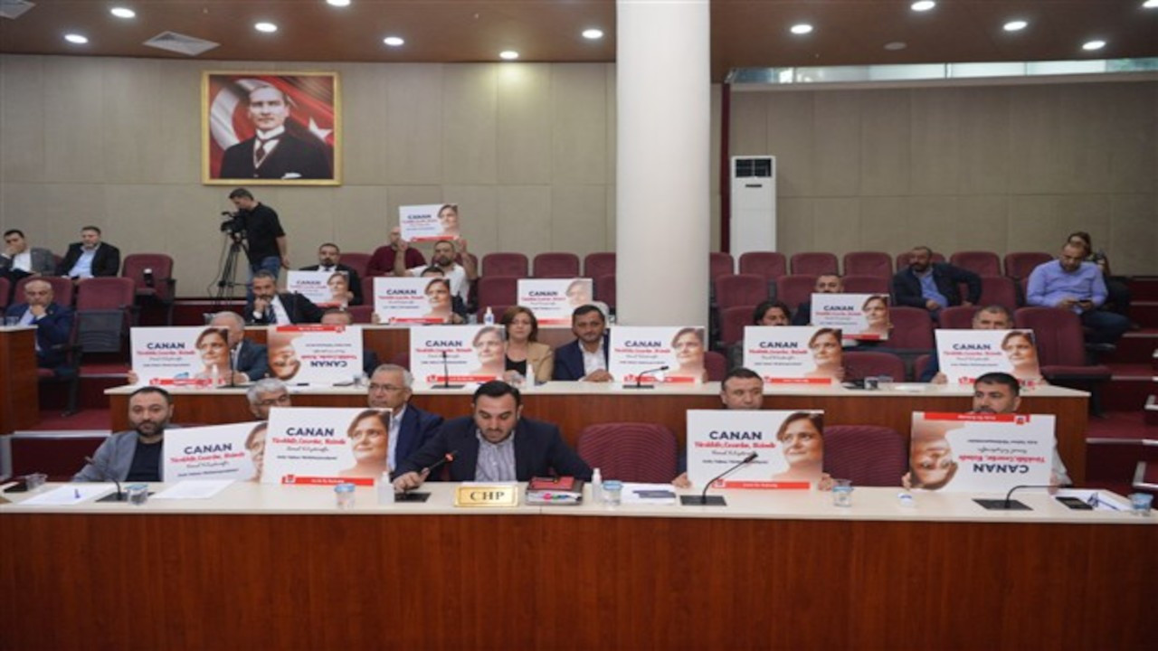 Belediye oturumunda Kaftancıoğlu gerginliği: AK Partililer terk etti