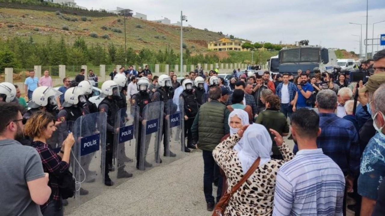 Kürt siyasetçi Aysel Doğan'ın cenazesine polis saldırısı