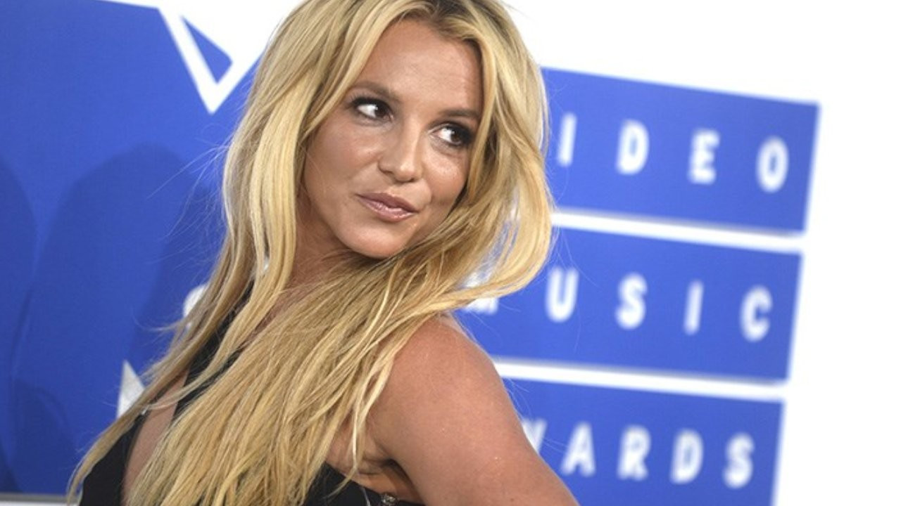 Britney Spears bebeğini kaybettiğini açıkladı