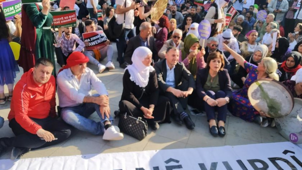 Kürt Dil Bayramı yürüyüşüne polis engeli