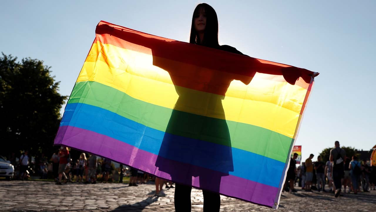 İran, LGBTİ+ hakları savunucusu iki kadını idama mahkum etti