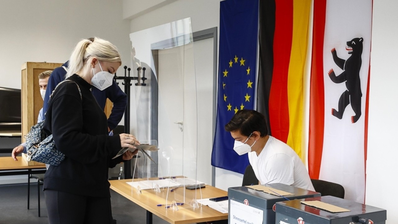 Almanya’nın en büyük eyaletindeki seçimlerde CDU birinci oldu