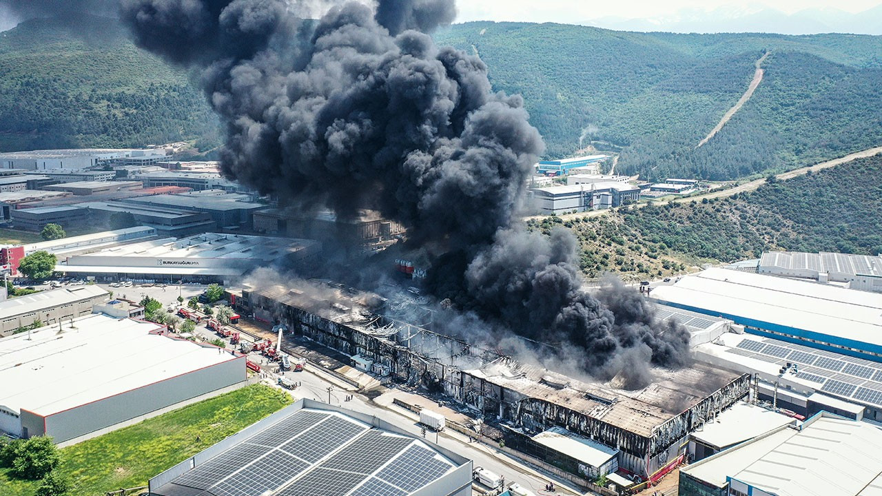 Bursa'da ısı yalıtım fabrikasında çıkan yangın kontrol altına alındı