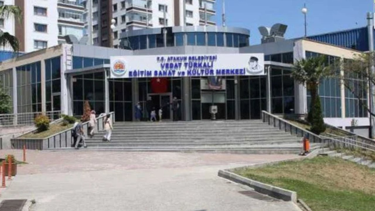 Atakum Belediyesi'nde 'Vedat Türkali' tabelası kaldırıldı