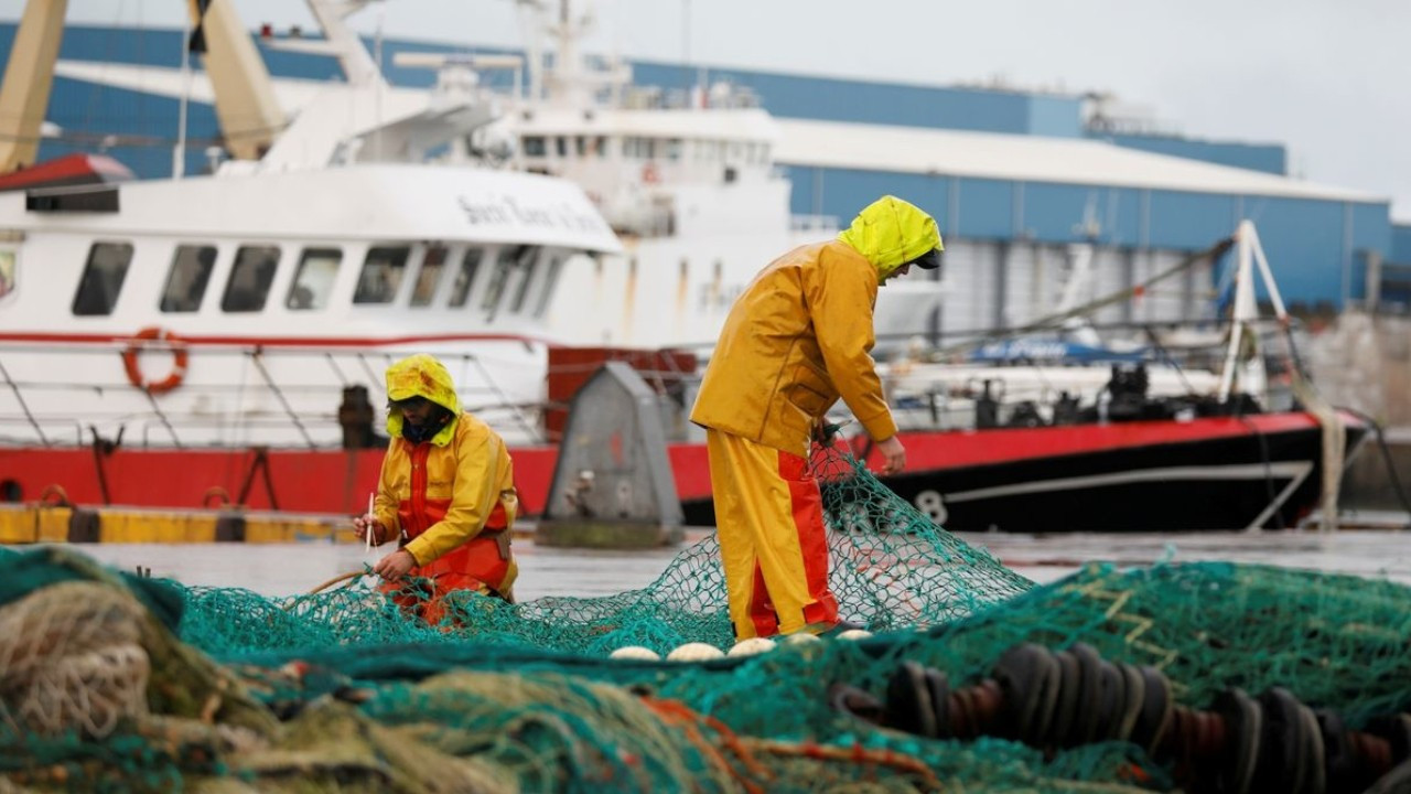 İngiltere'de balıkçı teknelerinde çalışan göçmen işçilere zorbalık
