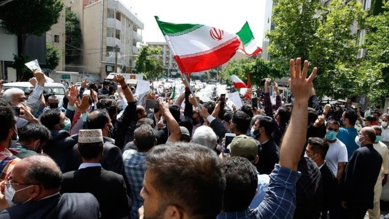 İran'da gıda fiyatı protestoları yayılıyor: En az 6 ölü