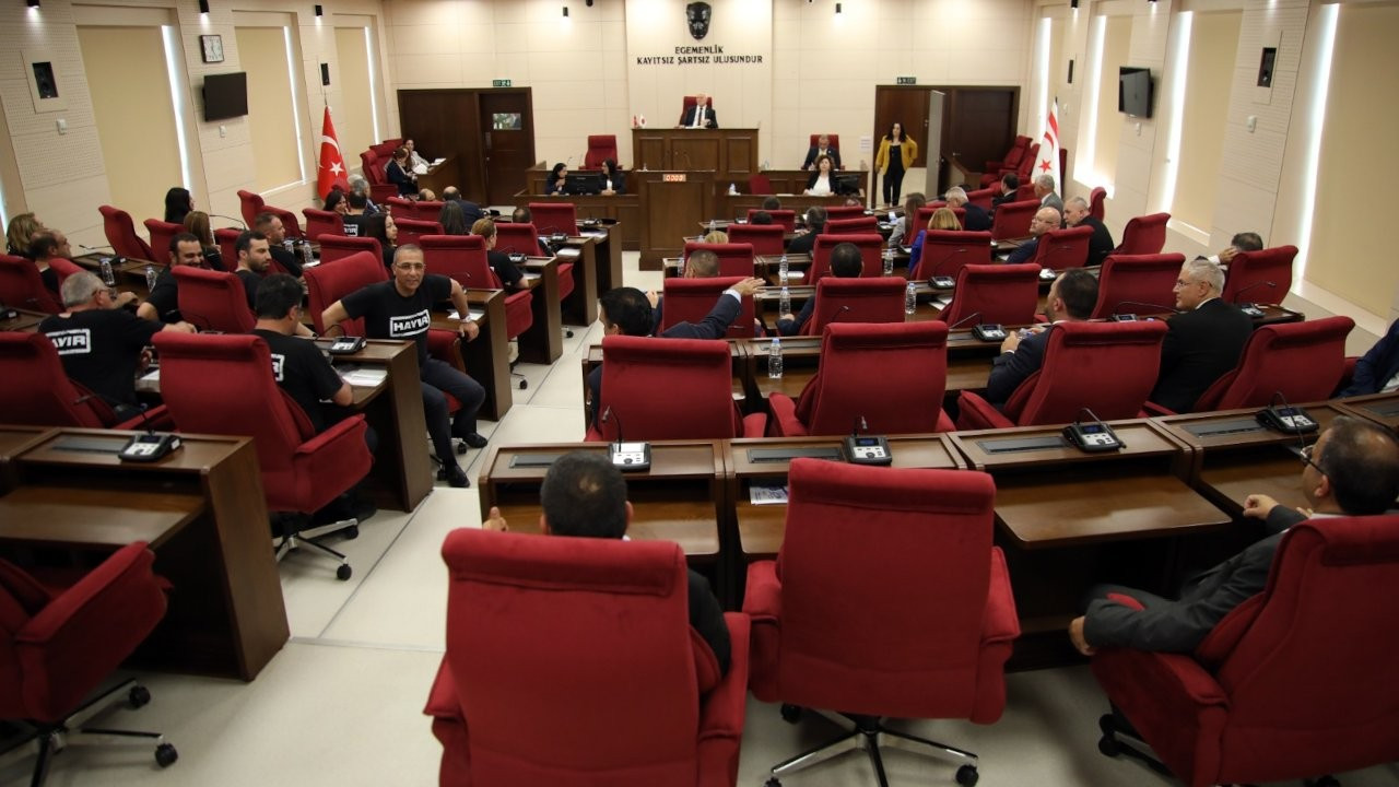 Kuzey Kıbrıs'ta yeni koalisyon hükümeti meclisten güvenoyu aldı