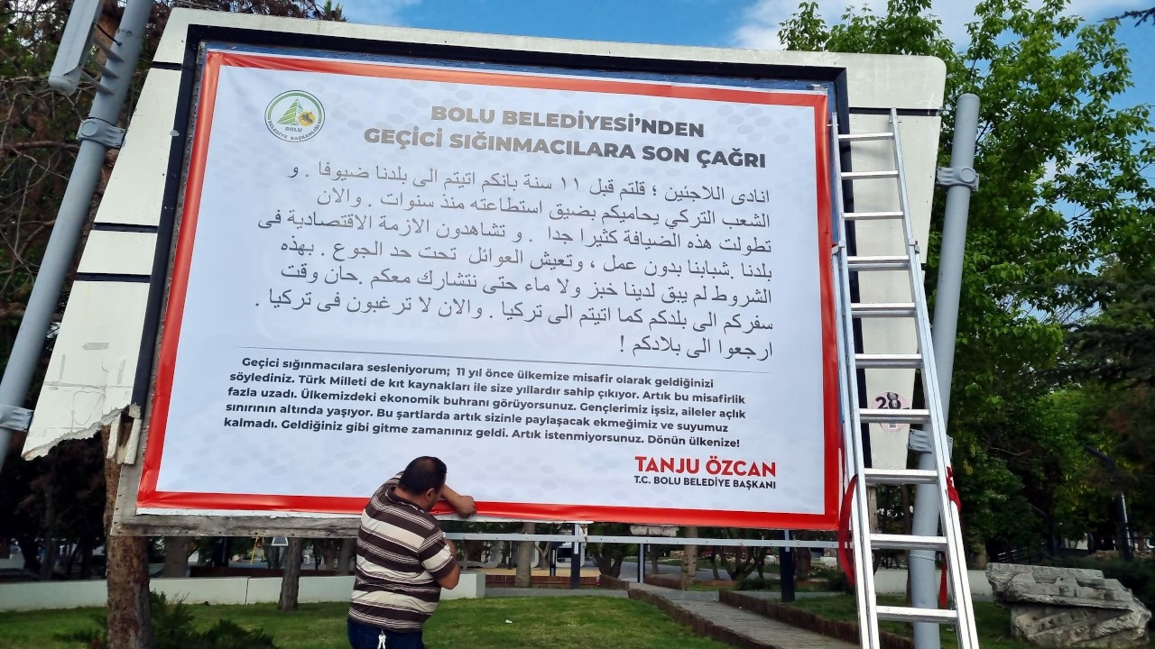Tanju Özcan’dan mültecilere ilanlı tehdit: Artık istenmiyorsunuz