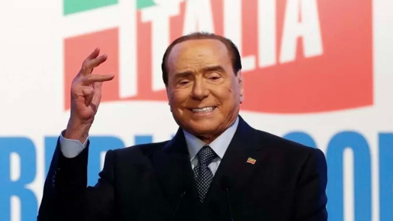 Berlusconi'ye 'Bunga Bunga' beraati