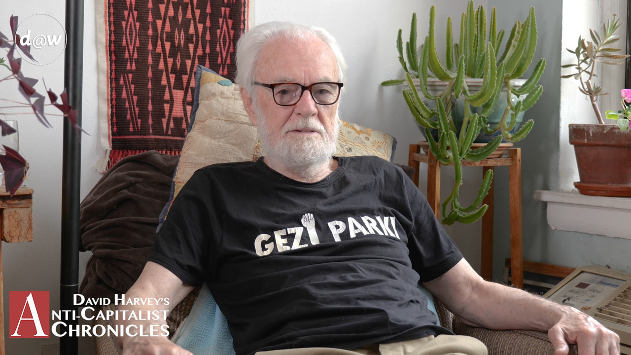 Sosyal bilimci David Harvey'den Gezi Parkı tişörtüyle ders