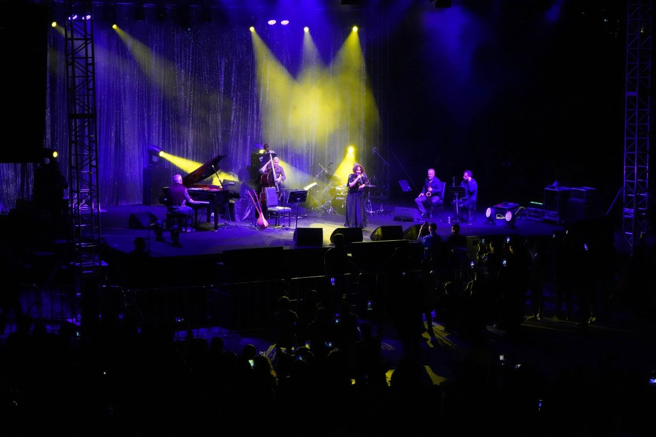 Derince'de konseri iptal edilen Aynur Doğan ODTÜ'de sahne aldı - Sayfa 1