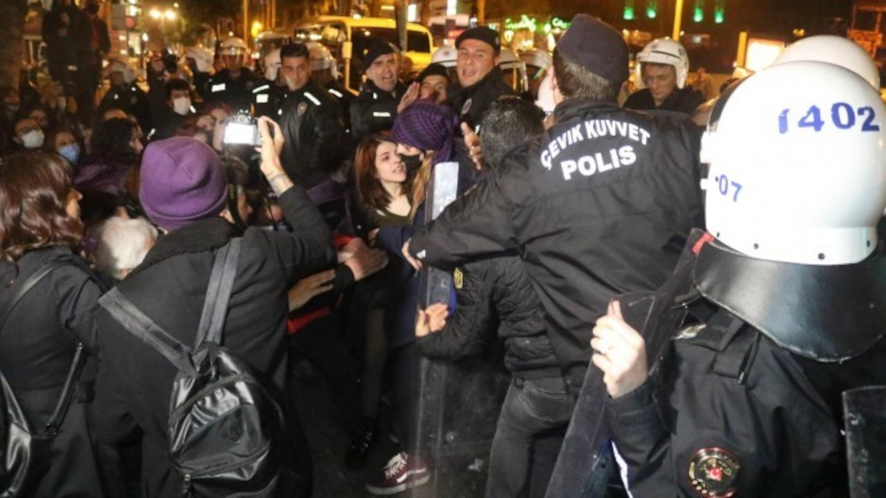 Antalya'da 8 Mart Feminist Gece Yürüyüşü'ne katılanlara dava