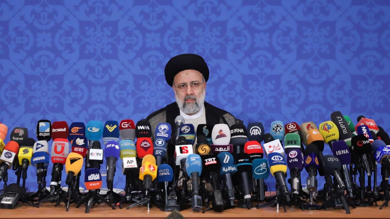 İran Cumhurbaşkanı: Devrim Muhafızları komutanının intikamını alacağız