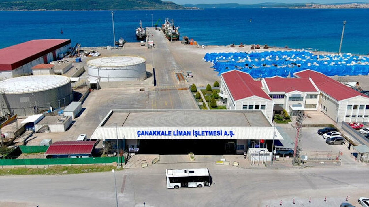 Binlerce ton gübre Çanakkale Limanı'nda kaldı