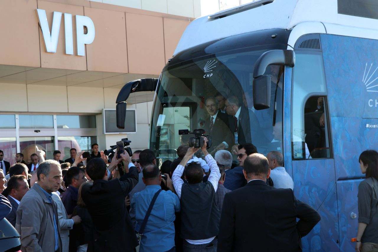 Van'a gelen Kılıçdaroğlu 'ekmek, su ve tuz'la karşılandı - Sayfa 4