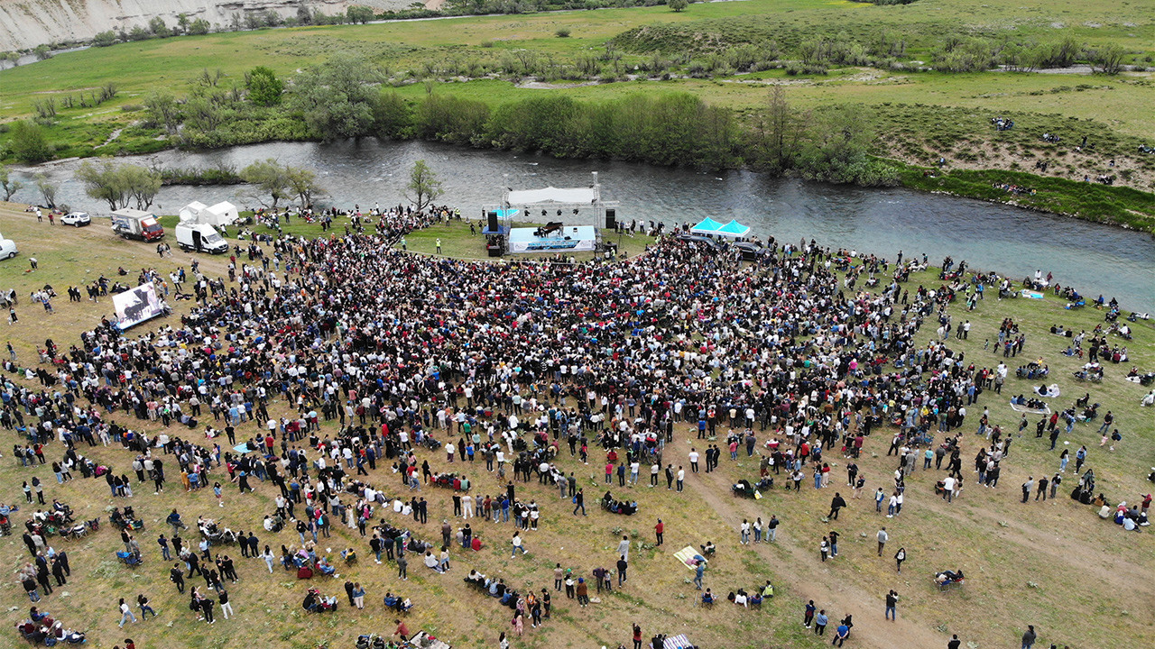 Fazıl Say'ın Munzur Nehri'ndeki konserine binlerce kişi katıldı
