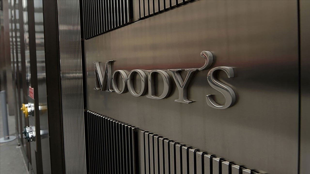 Moody's: Türkiye geleneksel politikaya devam ederse pozitife dönebilir