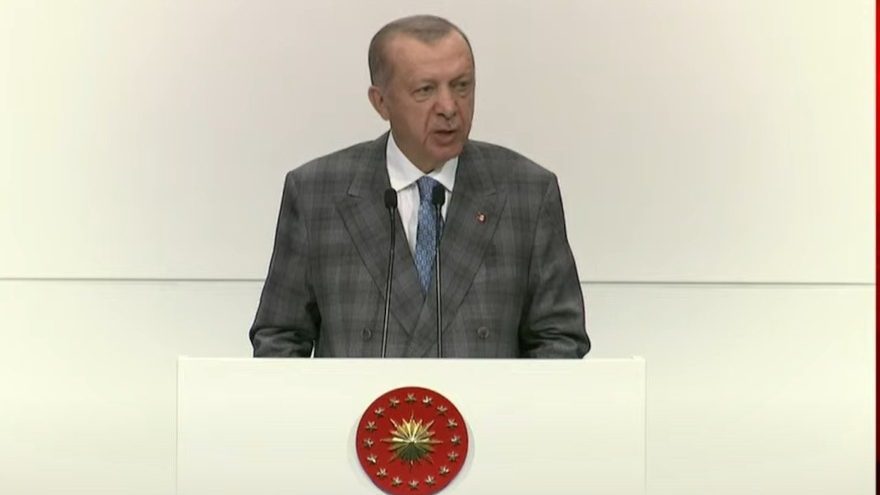 Erdoğan: Kamu görevlilerini iktidara karşı kışkırtmak darbeci zihniyet