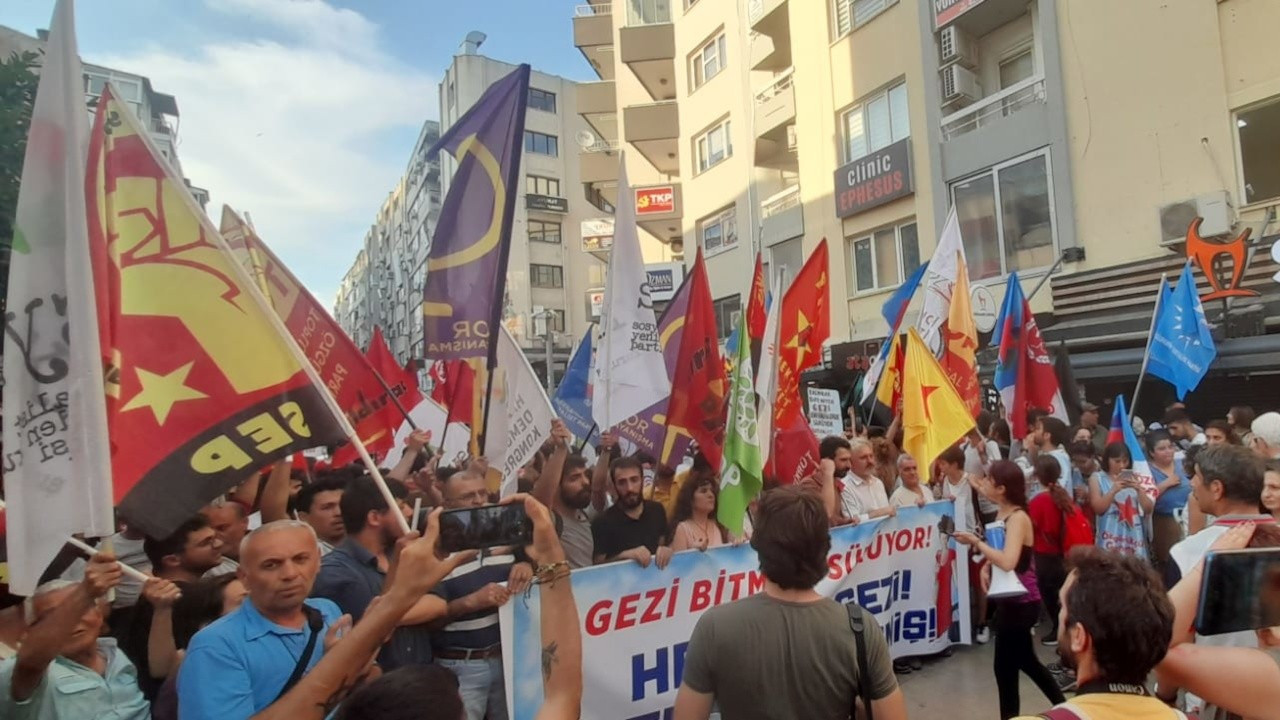 İzmir'deki Gezi Parkı eyleminde gözaltına alınanlar serbest bırakıldı