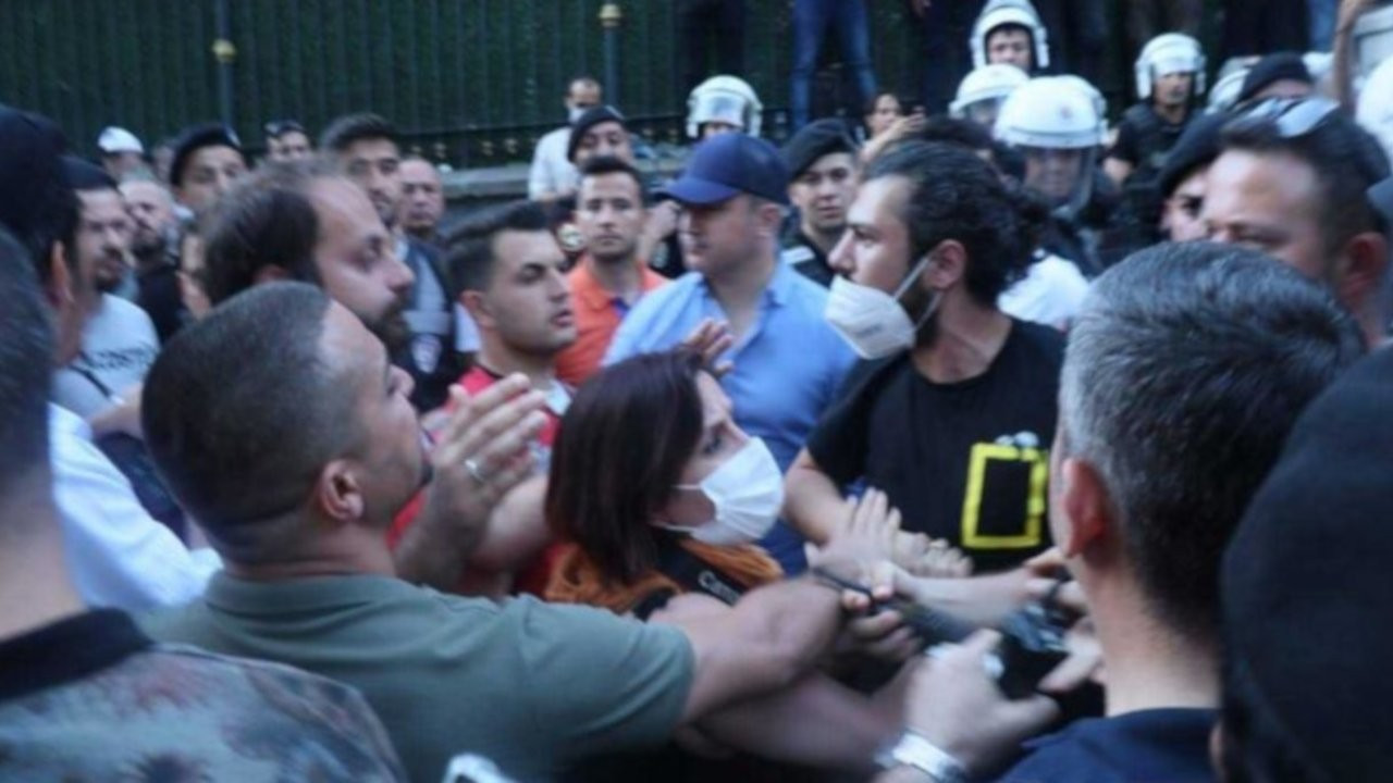 Gezi anmasında gazetecilere gözaltı: 'Benim gazetecim değilsin'