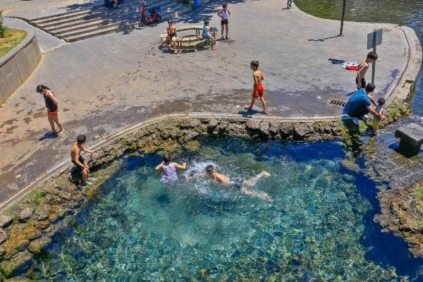 Diyarbakır'da 37 derece sıcakta çocuklar süs havuzunda serinledi - Sayfa 4