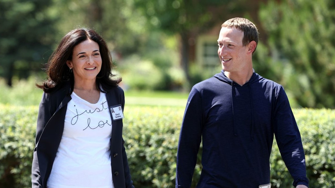 Zuckerberg'in 'sağ kolu' Sandberg istifa etti
