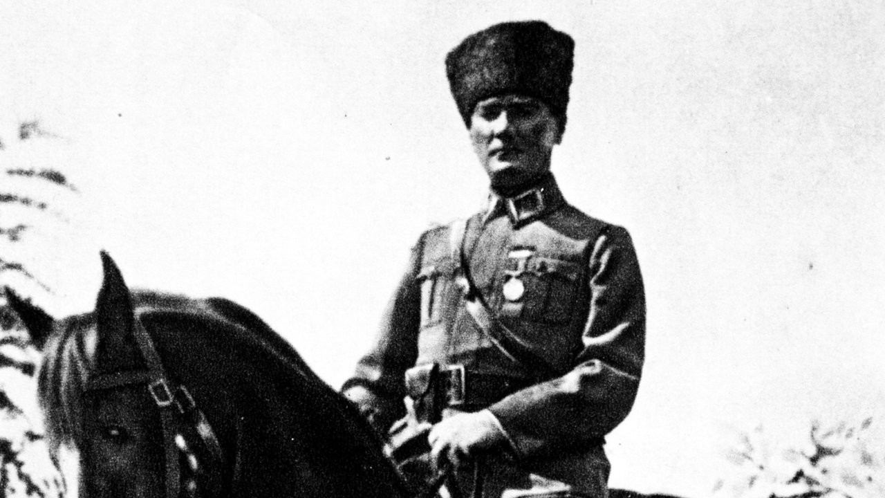 Atatürk’ün, Kabe görüntüsüne montajlanmış fotoğrafına soruşturma
