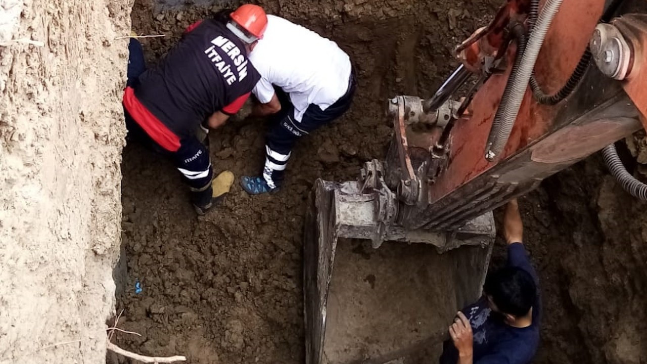 Mersin'de altyapı çalışmasında heyelan: Firma sahibi öldü