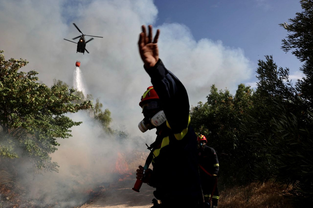 Atina çevresindeki orman yangını kontrolden çıktı, bazı bölgelerde halk tahliye edildi - Sayfa 3