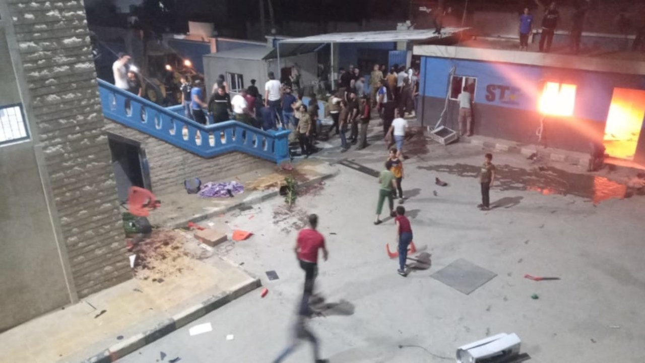 Afrin'de Türk şirketine 'zam' protestosu: Bina ateşe verildi
