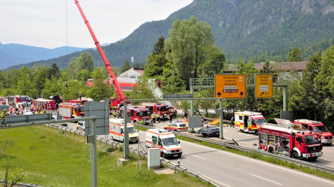 Almanya'da tren kazası: En az 4 ölü, 30 yaralı