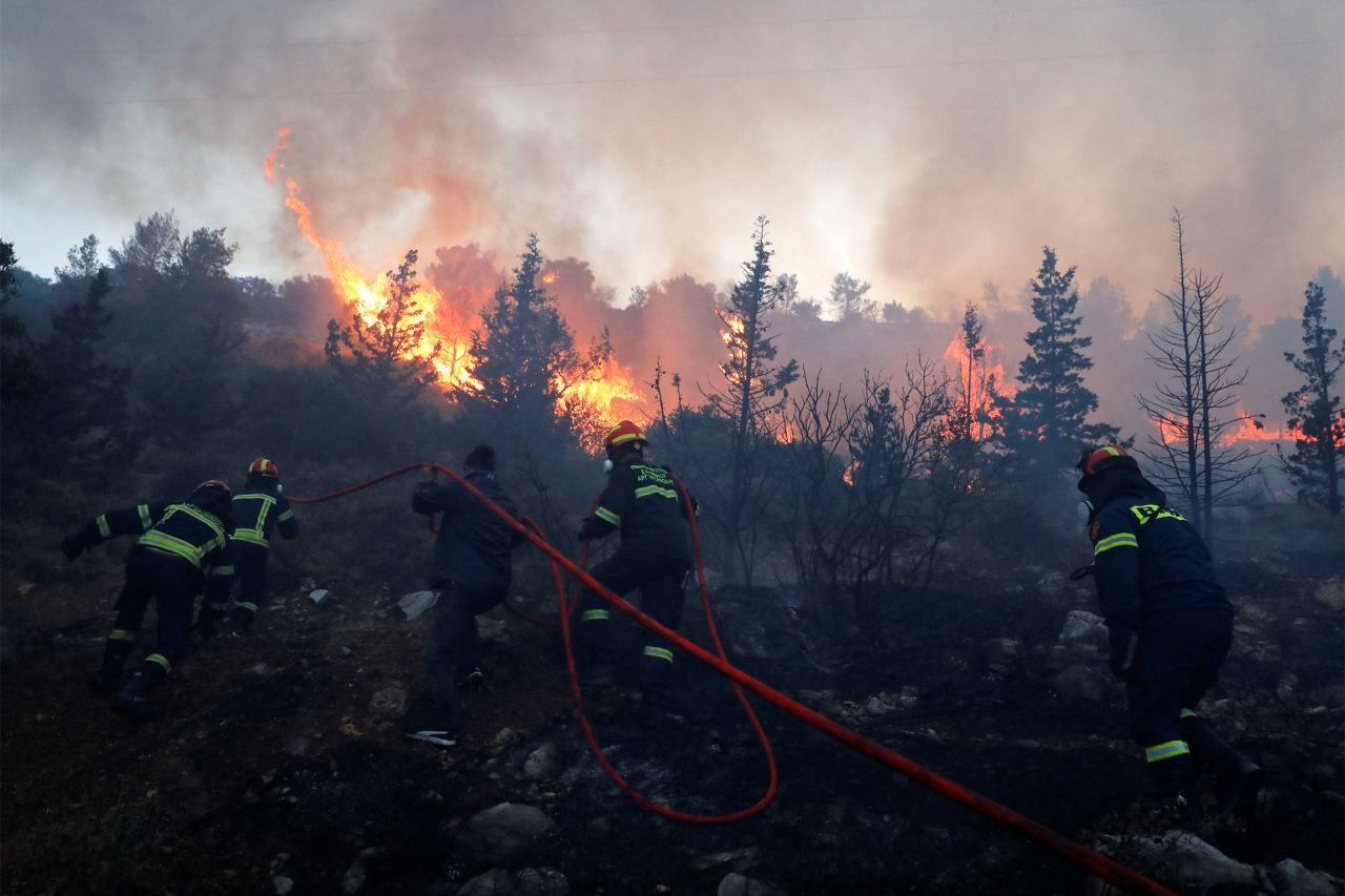 Atina çevresindeki orman yangını kontrolden çıktı, bazı bölgelerde halk tahliye edildi - Sayfa 2